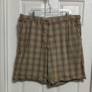 Izod Men's Cargo Shorts in Plaid Brown